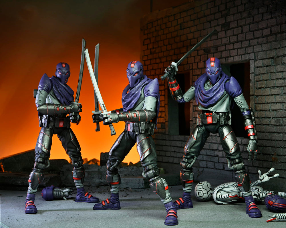 NECA TMNT Last Ronin Foot Bot robo-head scraps attach to Casey’s sledgehammer.