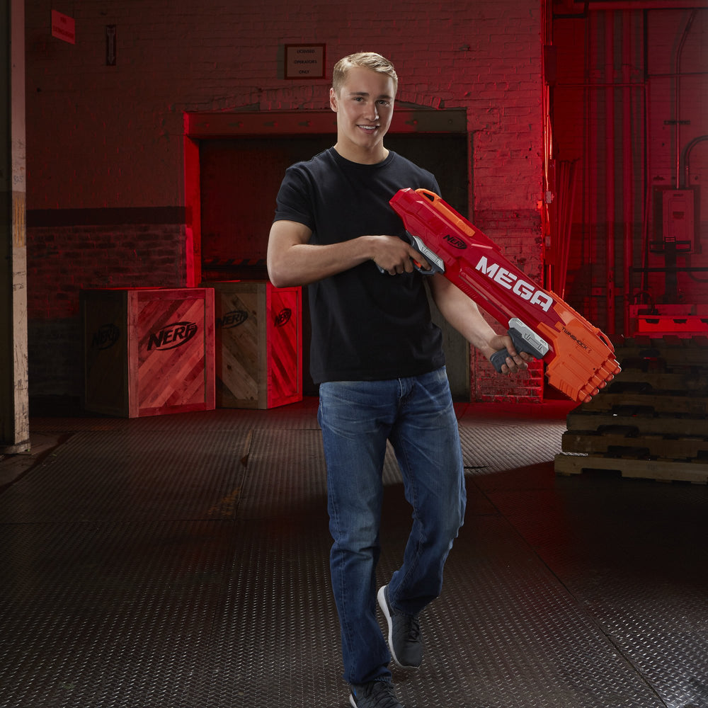 Nerf Mega Twinshock range shot illustrating 85 feet reach