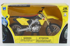 New-Ray Suzuki RM-Z450 2014 side-view die-cast model showcases authentic detailing