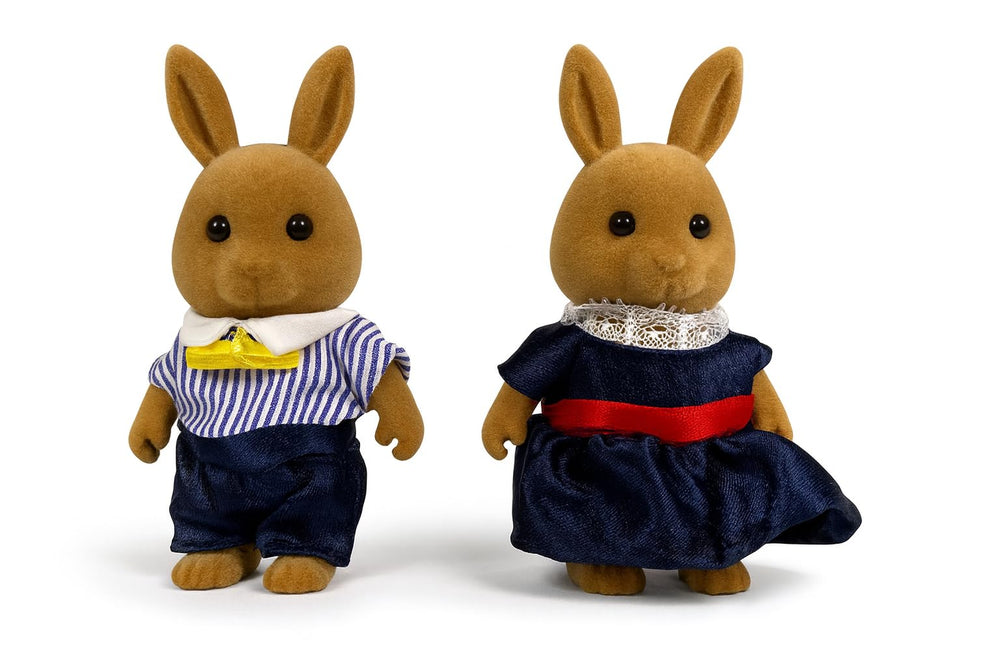 OLEOCA Brookfield Family rabbits with removable outfits for imaginative, story-driven play.