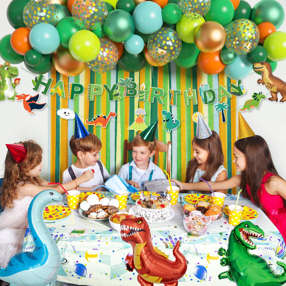 Ouddy Party green dinosaur foil balloon adds jungle charm to the setup.