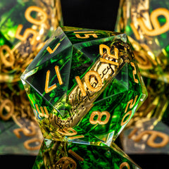 OUKELANWO green gold resin dice with crisp numbers for quick table readings.