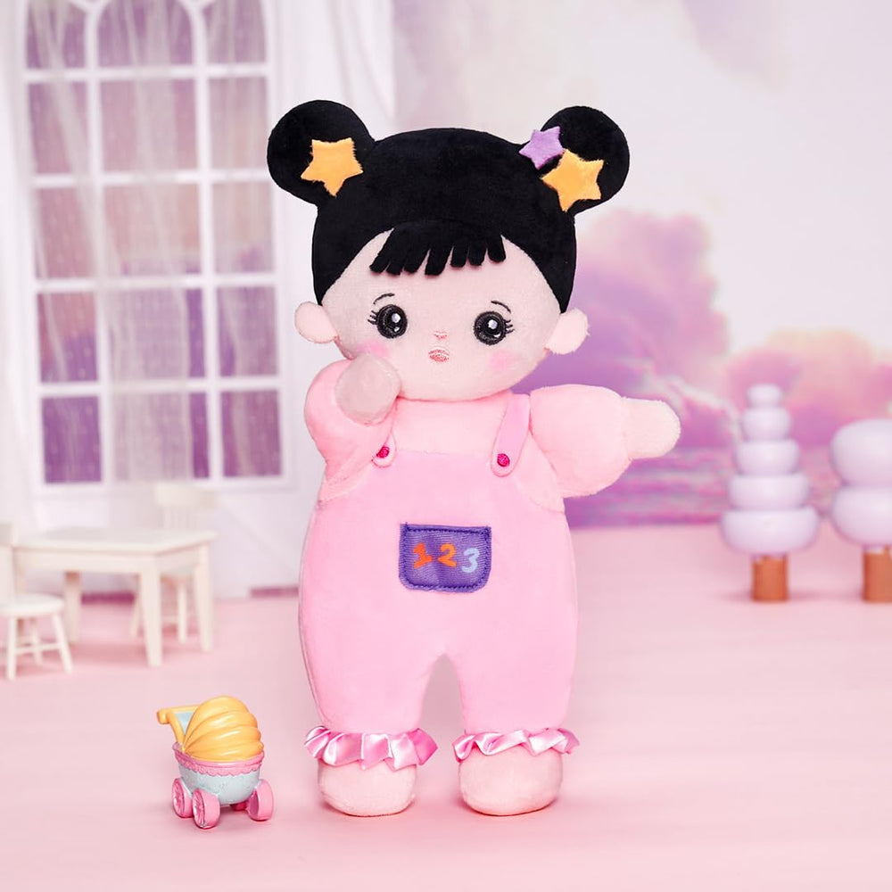 OUOZZZ doll with machine washable fabrics, highlighting easy cleaning after adventures.