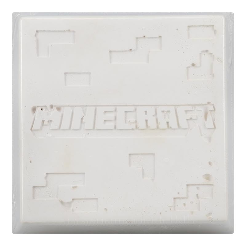 Paladone Minecraft Excavation Kit: Creeper, Steve, and Alex figurines for adventures.