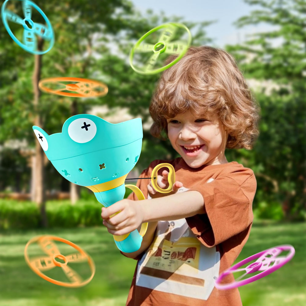 Pamexin manual launcher action shoots discs for engaging hand-eye coordination.