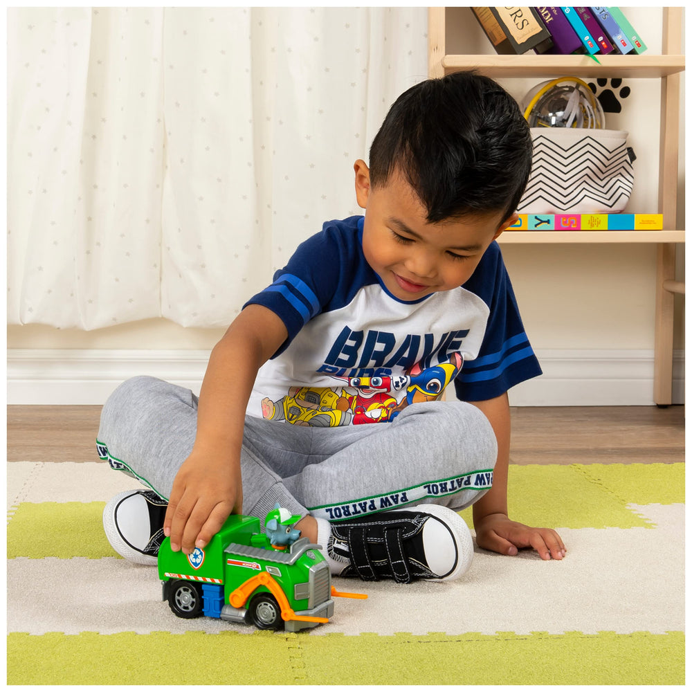 Recycle Truck with working wheels suitable for smooth rolling adventures.