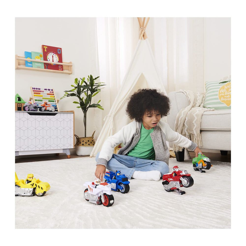 Paw Patrol Skye Deluxe Vehicle no batteries required for instant playtime
