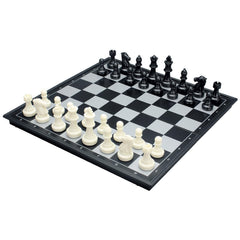 Pedolini magnetic chess pieces on board demonstrating secure hold