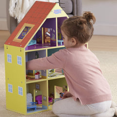 Eight-room floor plan helps organize different activities for Peppa and George.