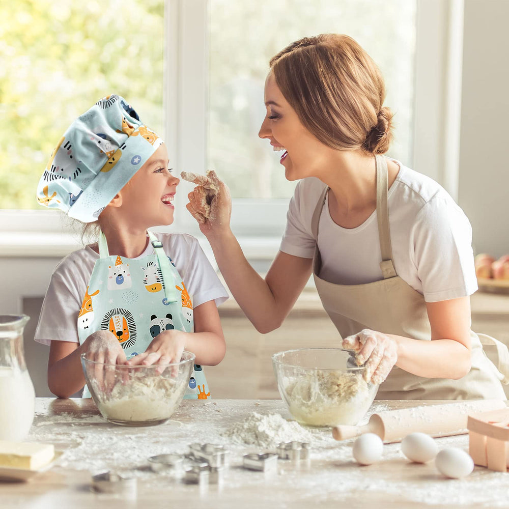 Pipoobear apron and hat set ideal for parties, costumes, and role play.