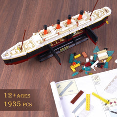 PLAXSOON light kit adds a warm glow to the Titanic display.