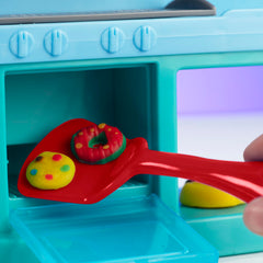 Play-Doh Kitchen Creations Busy Chef's Restaurant Playset plate and window pass-through encourage sharing creations.