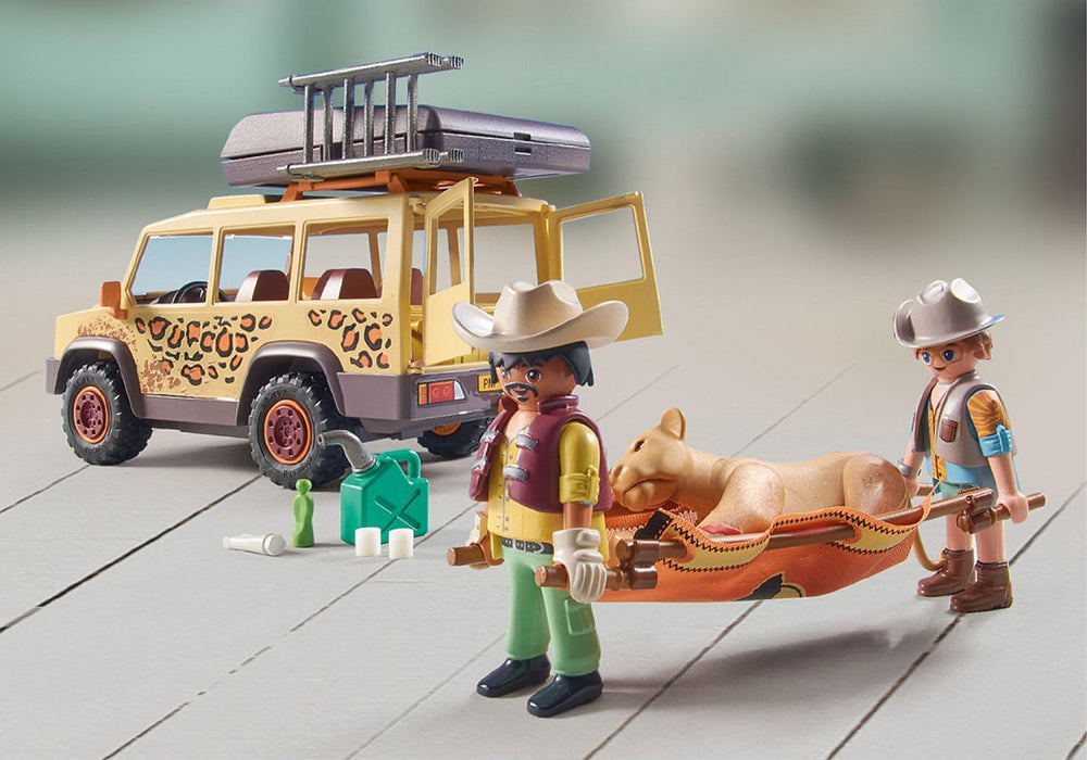 Playmobil Wiltopia radio call feature for simulated assistance during missions