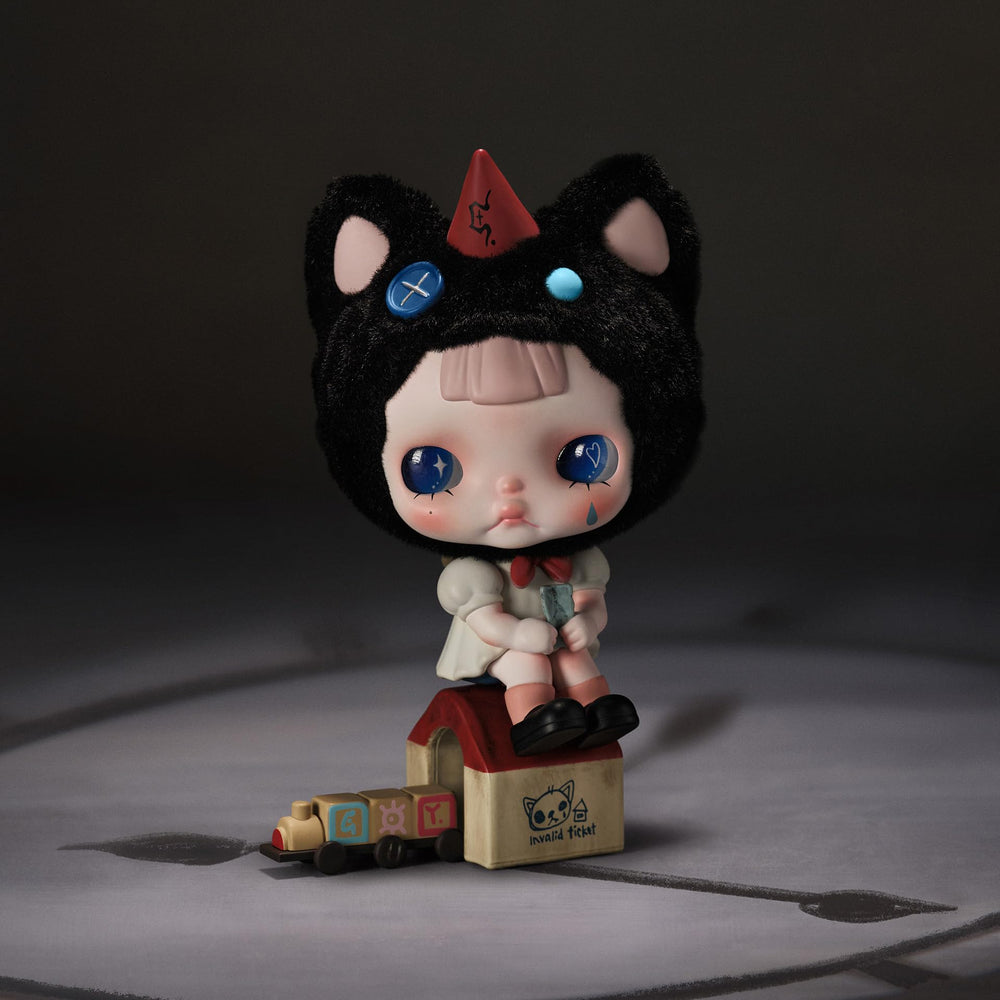 POP MART Tinytiny-Prologue series ornament, adds playful room charm.