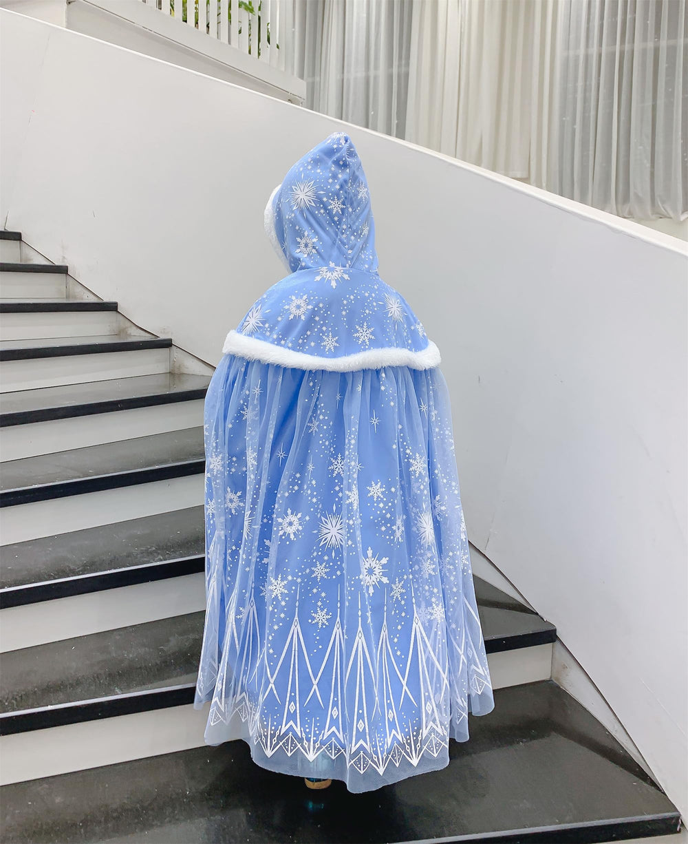 PURFEEL Blue Velvet Cape close-up shows soft fabric and rich color