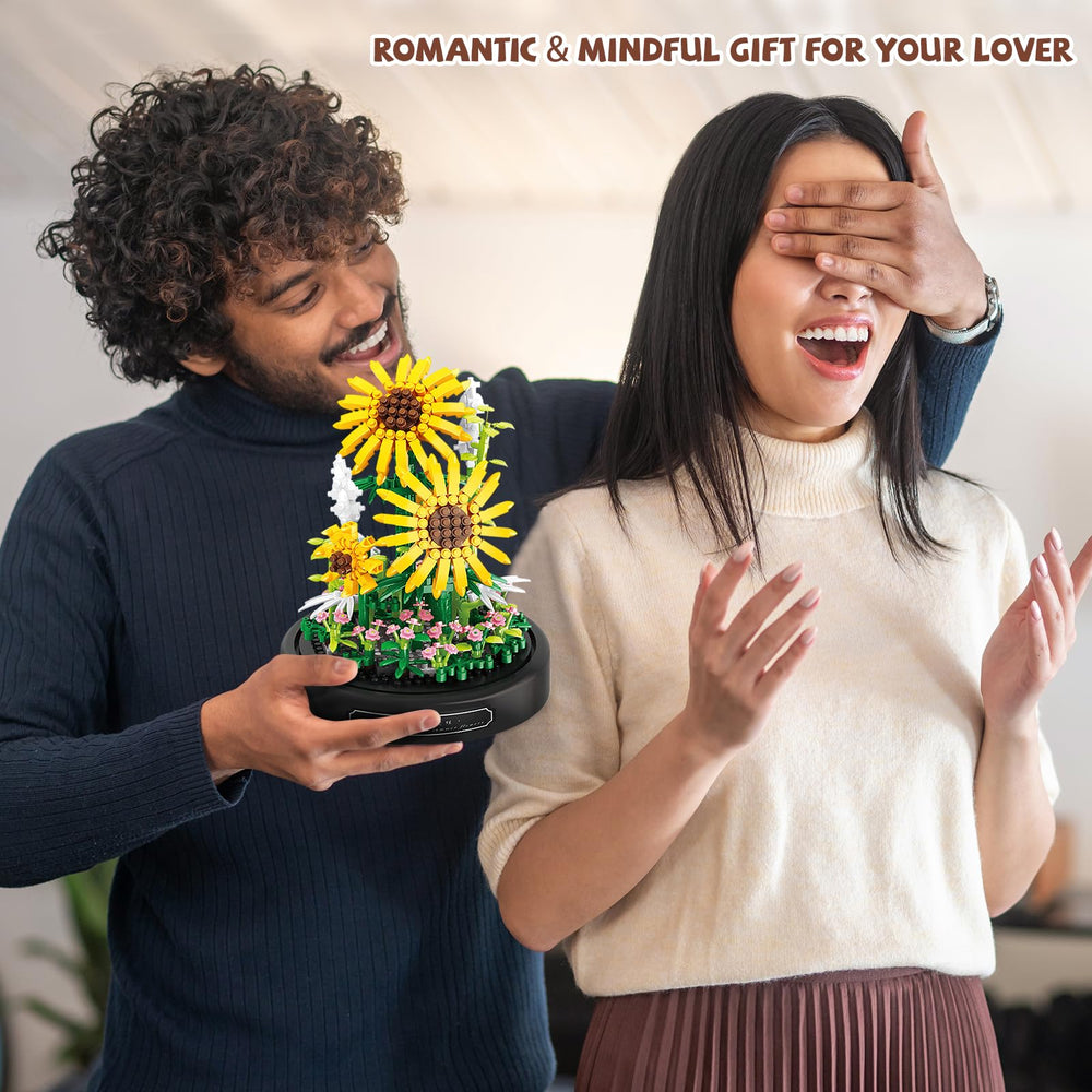 QLT QIAOLETONG dustproof display case protects the bouquet's vivid look.