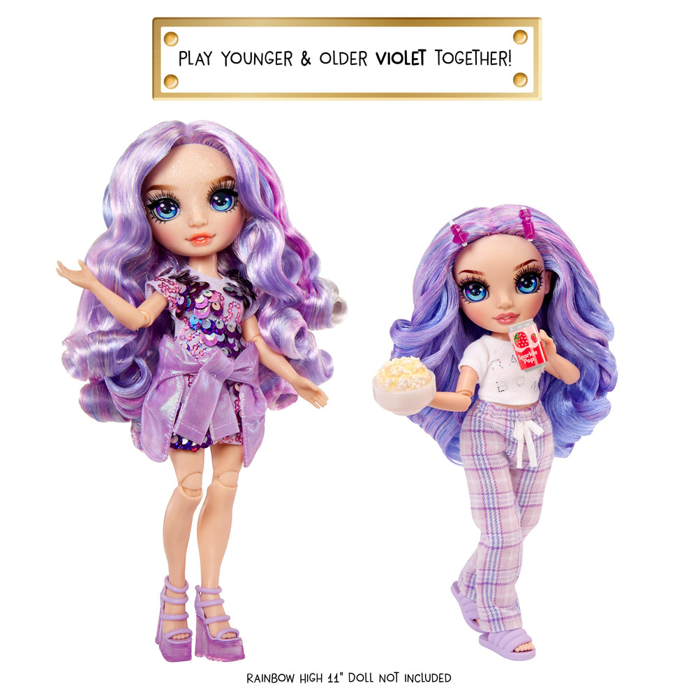 Pizza accessory included with Violet doll for pretend snacking scenes.