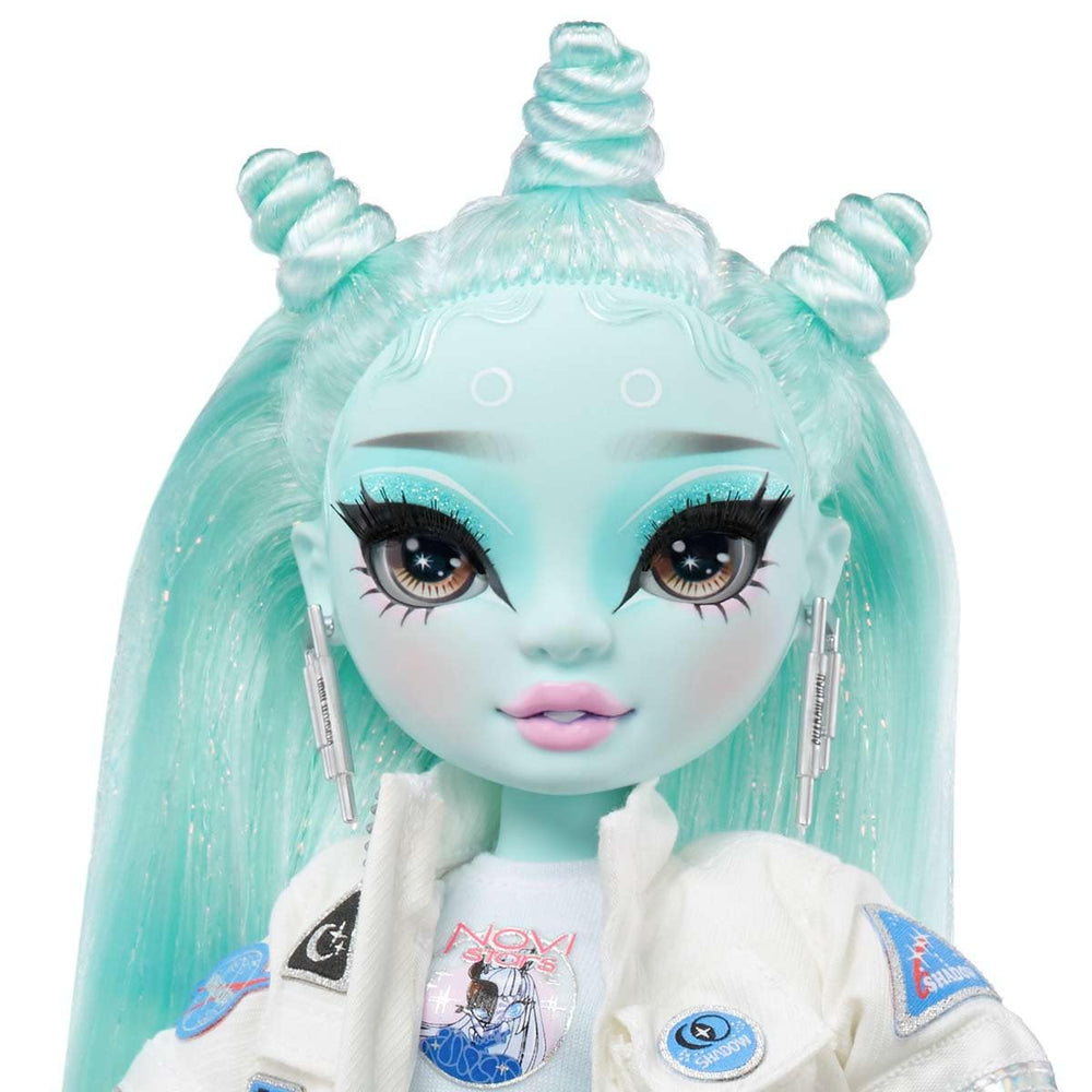 Rainbow High Zooey Electra deluxe gift box packaging makes gifting easy and exciting