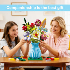 RECROQUO bouquet-building blocks come with vase for instant centerpiece setup.
