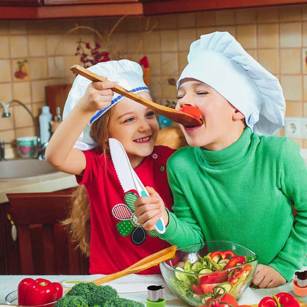 RISICULIS sandwich cutters help shape fun snacks and safe participation.