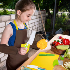 RISICULIS crinkle cutter adds safety and texture to kid-friendly chopping.