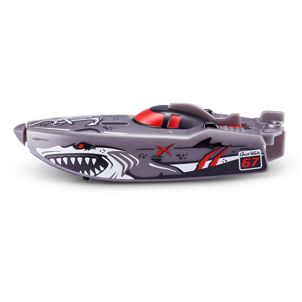 Robo Alive kids enjoying fast Robo Boats during exciting water play.