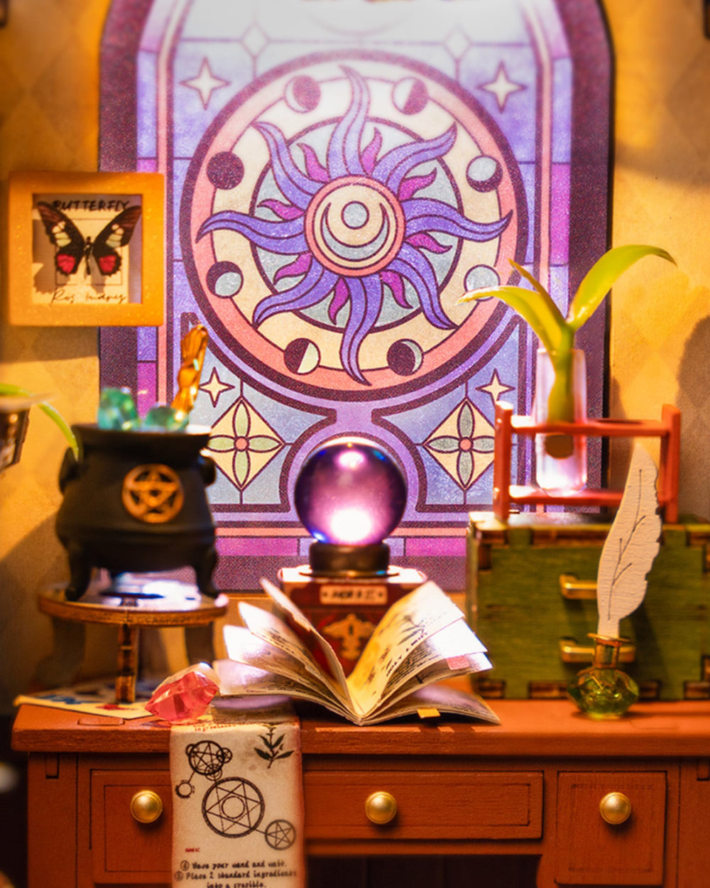 Rolife owl messenger accessory close-up for storytelling in the diorama.