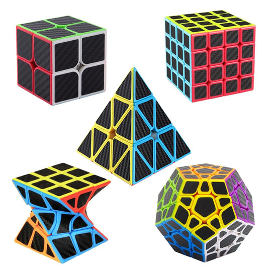 Roxenda 2x2x2 speed cube close-up with smooth turning for quick solving