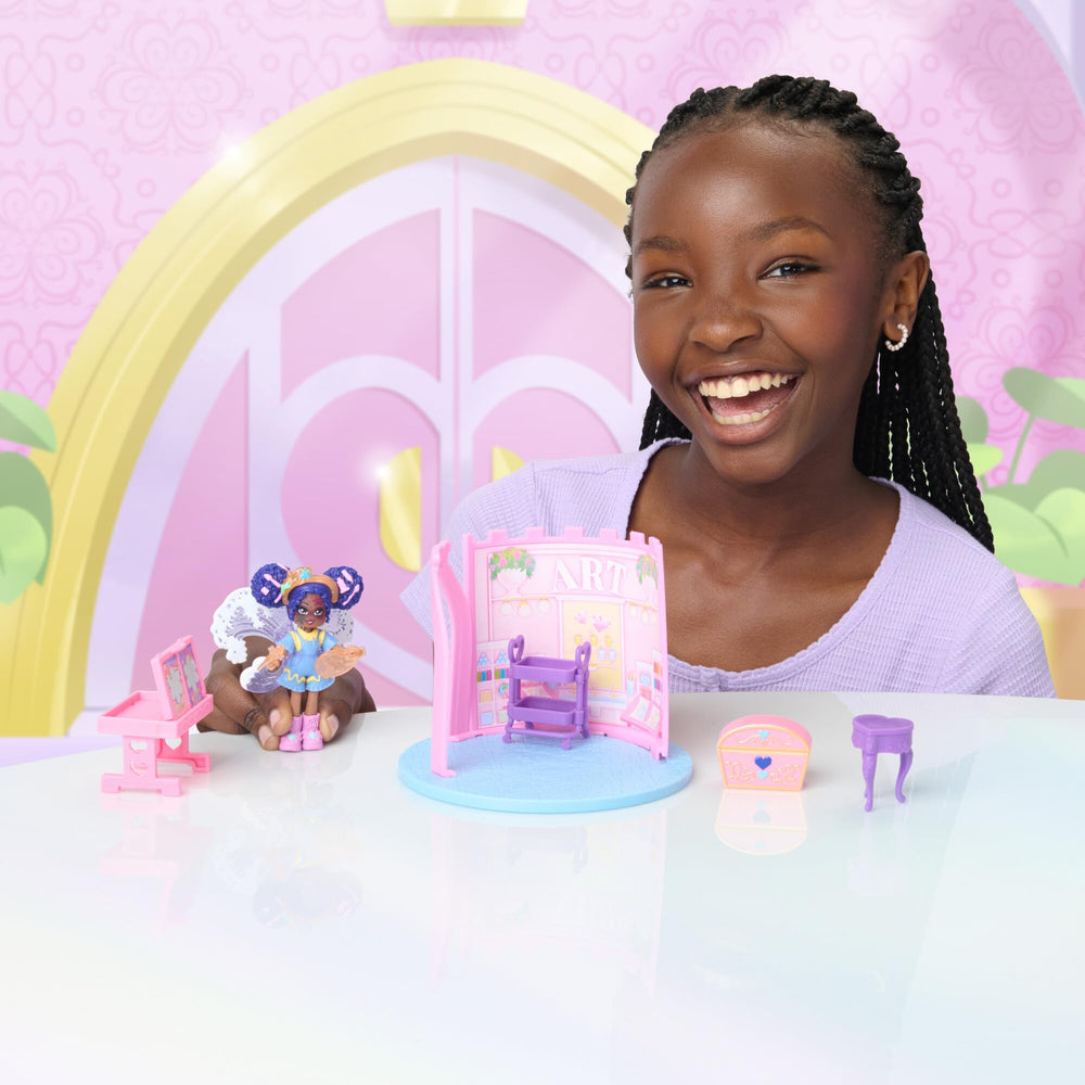Royale High Art Class Playset includes a virtual item code.