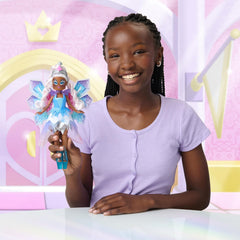 Royale High Doll comb helps tidying accessories during playtime.