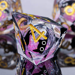 Roycevon sharp-edge DND dice provide precise readability during quick rolls.