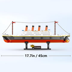 RSDHFLY Titanic kit close-up pieces emphasizing tactile bricks and building satisfaction