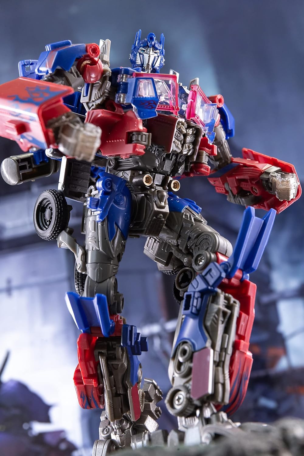 Rwbxq Deformation Robot Toy with weapons showcases accessories for imaginative scenarios.