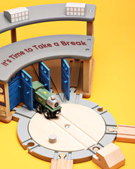 SainSmart Jr. universal compatibility lets Brio, Thomas, and more connect.