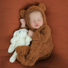 SCOM magnetic pacifier enhances authentic feeding and soothing play