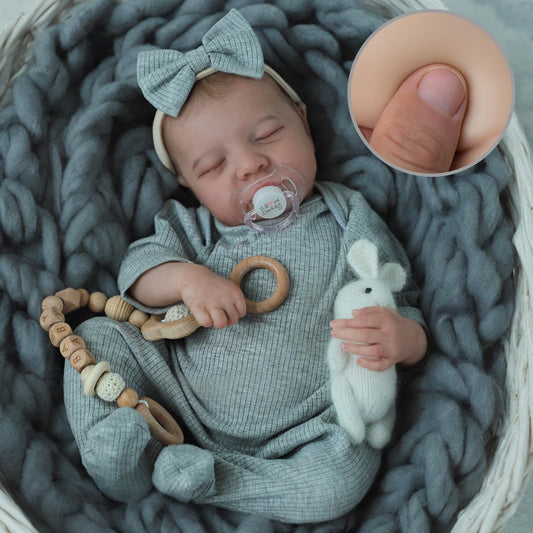 SCOM Levi 18-inch reborn doll face detail for lifelike play.