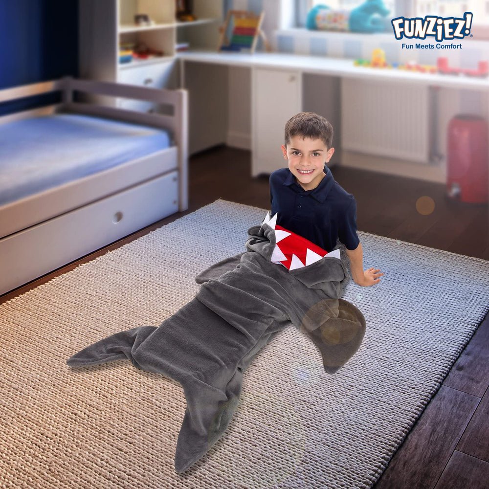 Silver Lilly Shark Tail Blanket kid-fit design supports comfy lounging up to 5 ft 10 in.