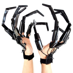 Slinkaslp Halloween articulated fingers on hand show flexible, life-like cosplay accessories.