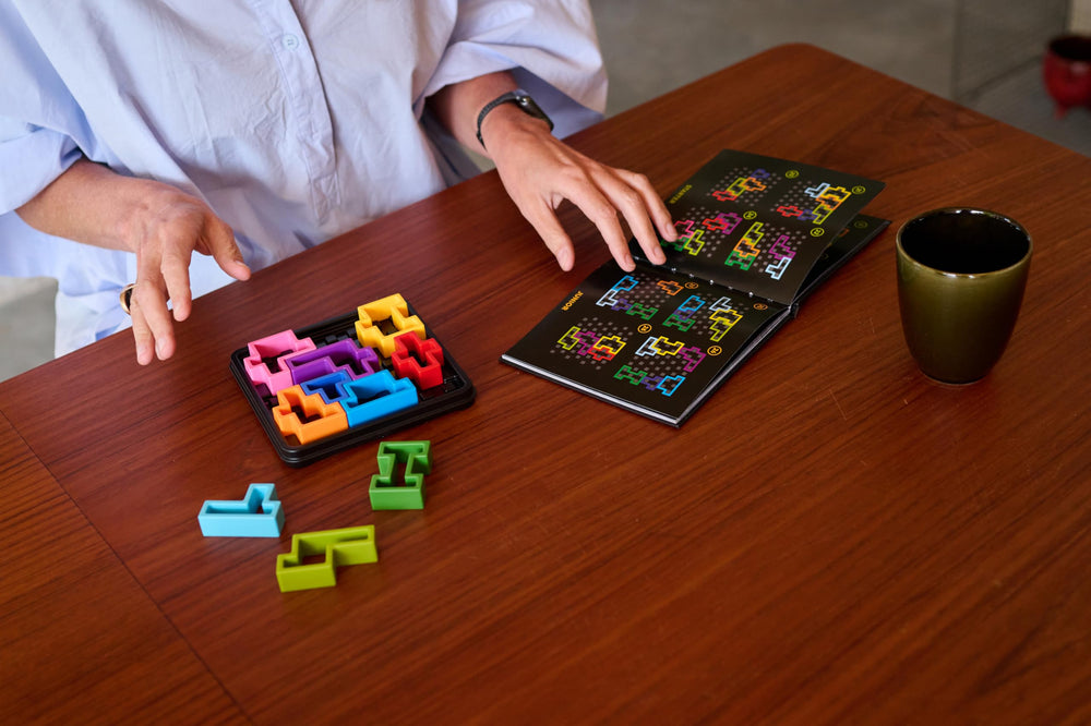 SmartGames IQ Deluxe Square compact format suits solo play and travel.