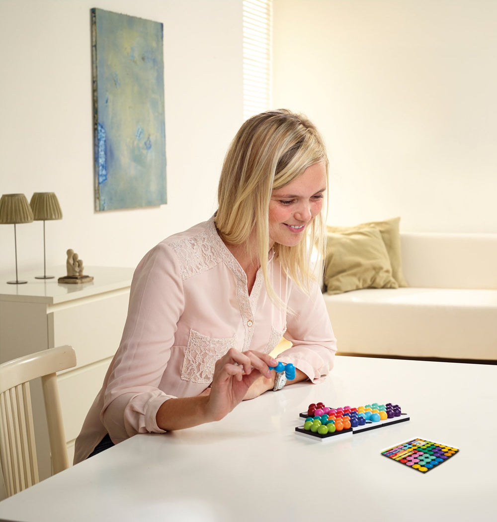 SmartGames Quadrillion compact design suitable for home or travel