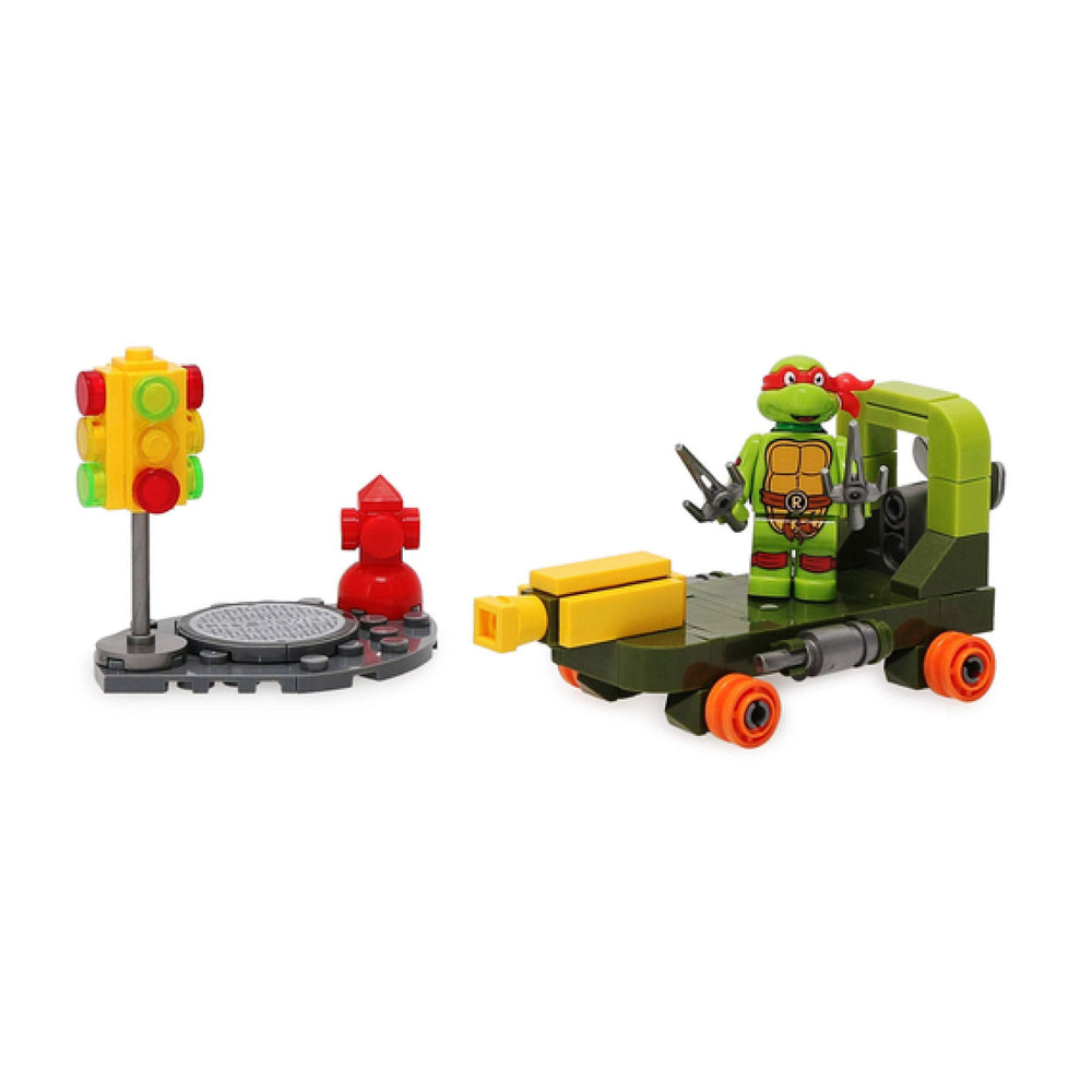 Snap & Switch Raphael Cheapskate vehicle encourages imaginative, action-filled play.