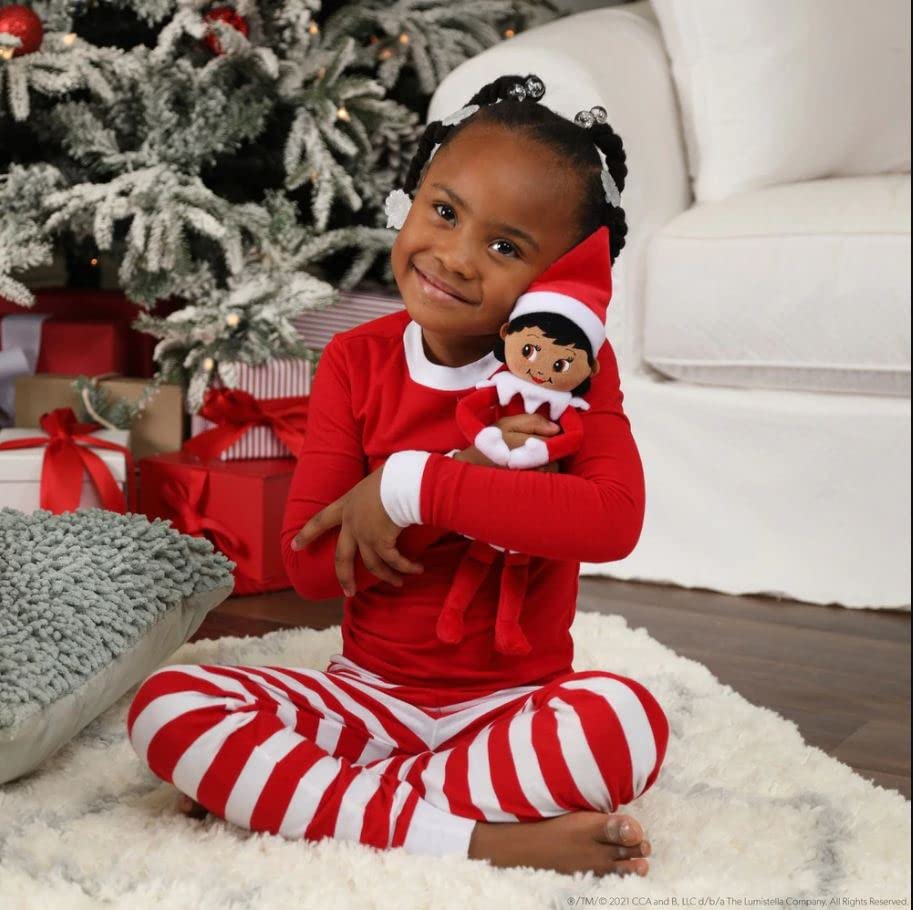 Soft plush texture and year-round comfort from The Elf on the Shelf Plushee Pal snuggler.