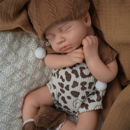 SOFTMARY lifelike reborn doll face shows realistic skin texture for imaginative play