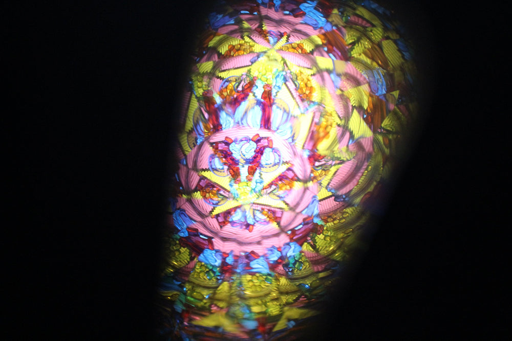 SPADORIVE kaleidoscope encourages creativity and observation through rotating light patterns.