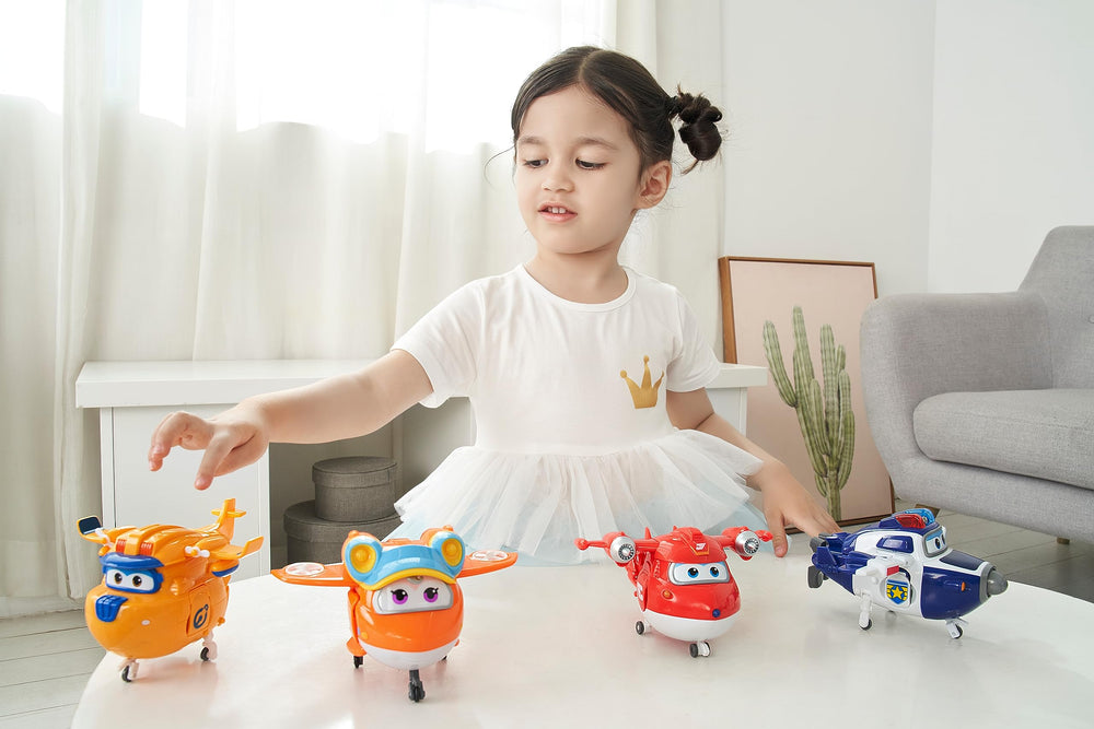 Dizzy transforms from plane to bot in bright colors for Super Wings play