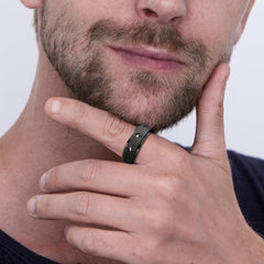 SYDNFZY Anxiety Spinner Ring worn on finger for daily style and use.