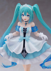 Taito Hatsune Miku Wonderland Cinderella display-ready pose for fans
