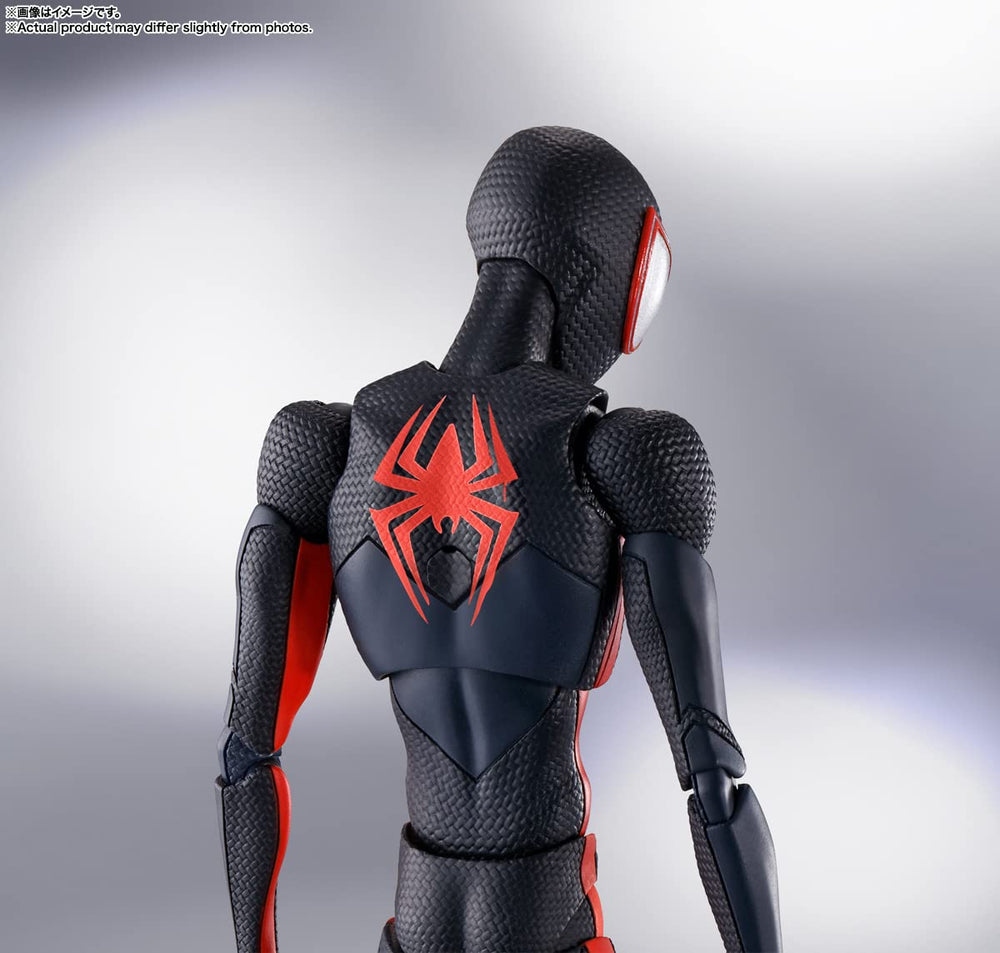 Long web string accessory for dramatic web-slinging poses