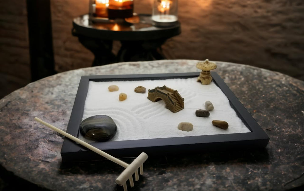 Wood tray close-up shows natural grain and smooth edges for a premium feel.