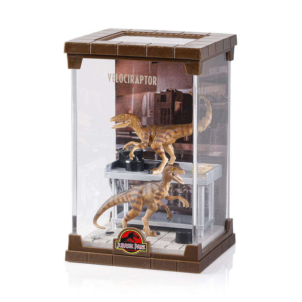 The Noble Collection Velociraptor diorama detail enhances lifelike display.